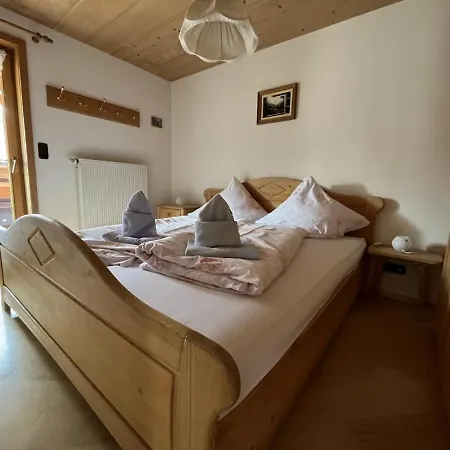 Haus Bergbluemle アパート *