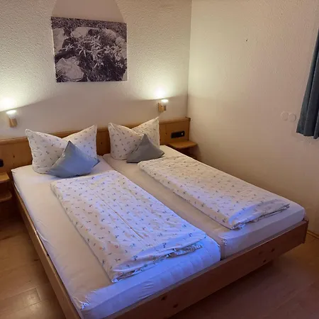 Haus Bergbluemle アパート *